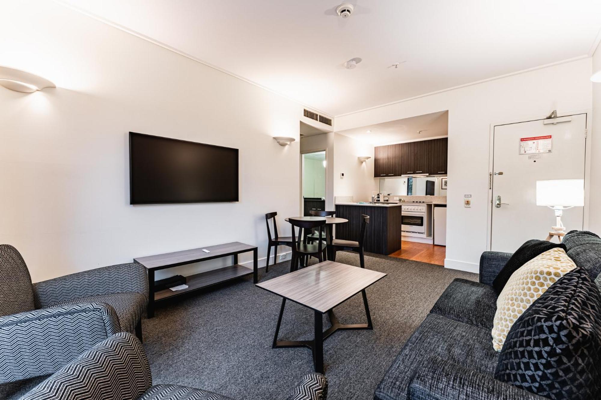 Chic 1-bed In East With Gym & Pool