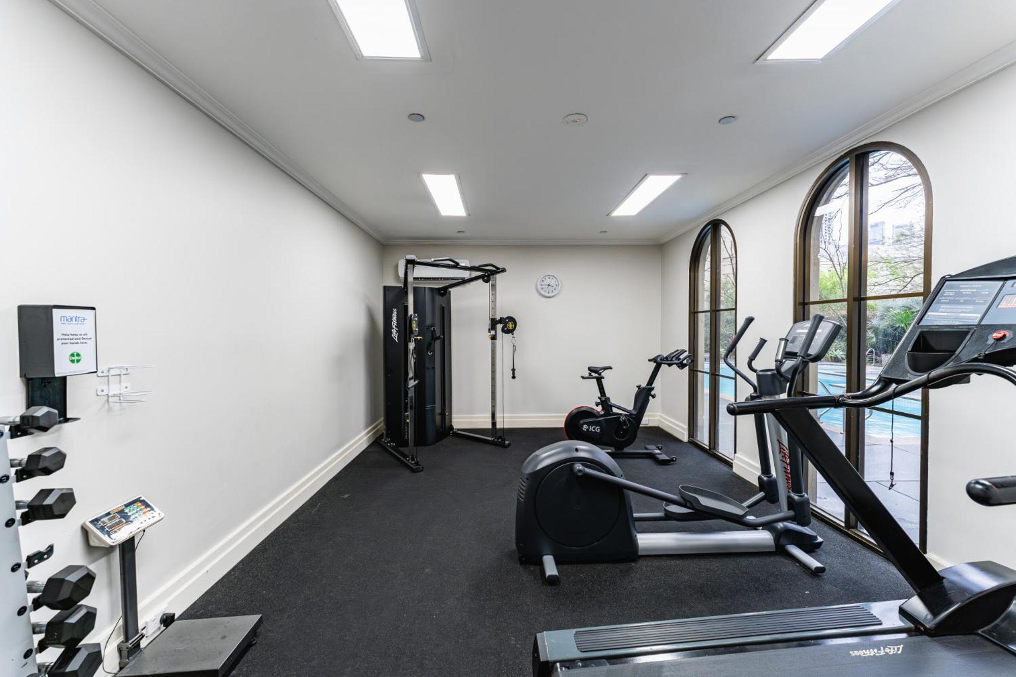 Chic 1-bed In East With Gym & Pool