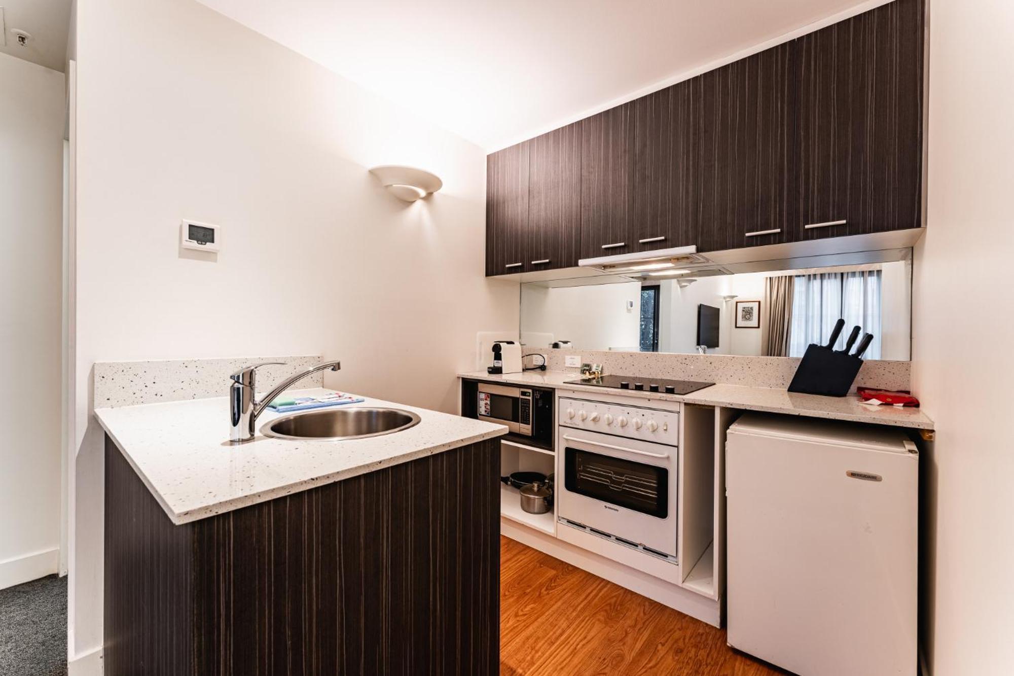 Chic 1-bed In East With Gym & Pool * Melbourne