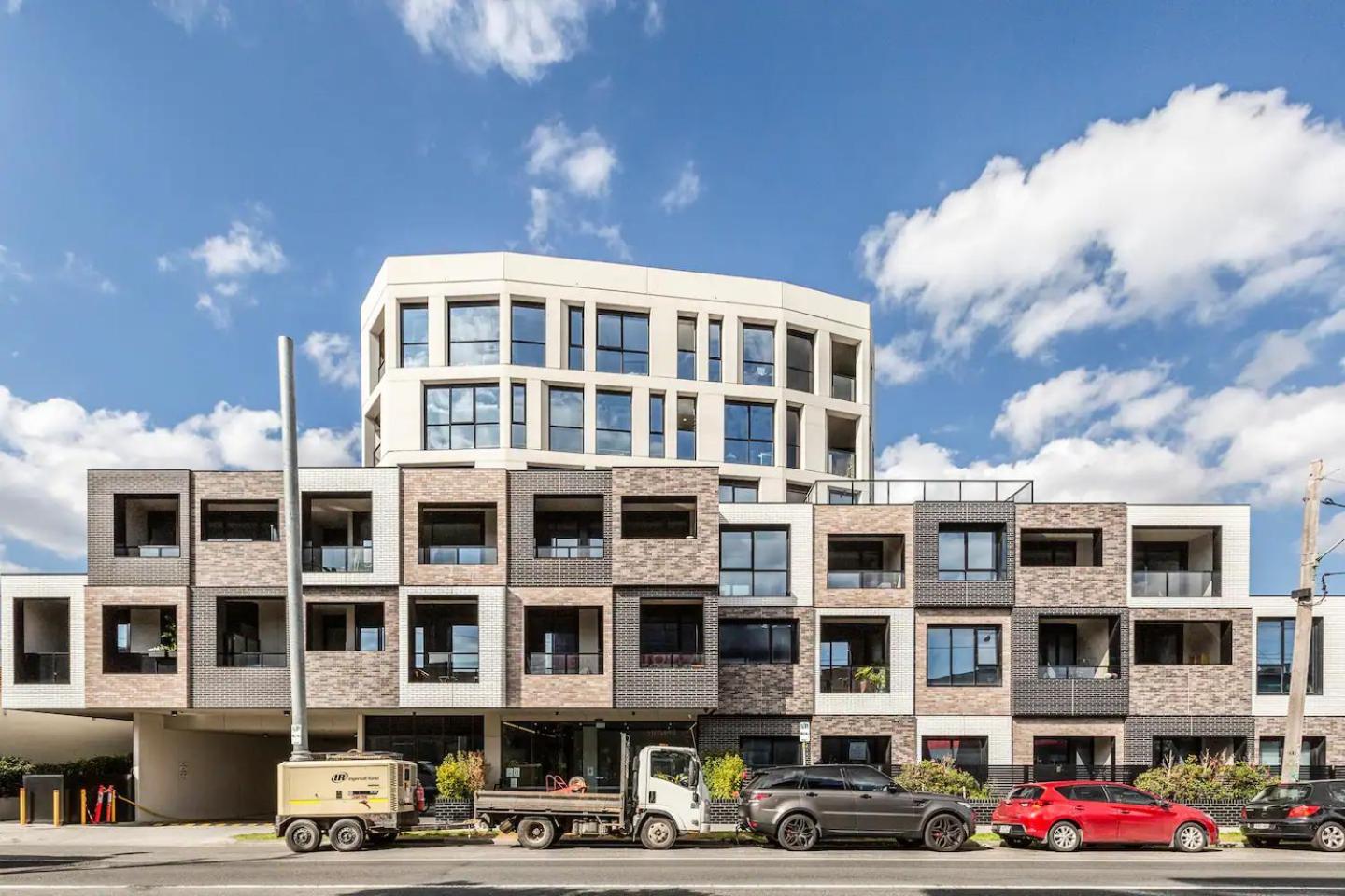 Apartment Industrial Glam In Melbourne's Coolest Suburb *