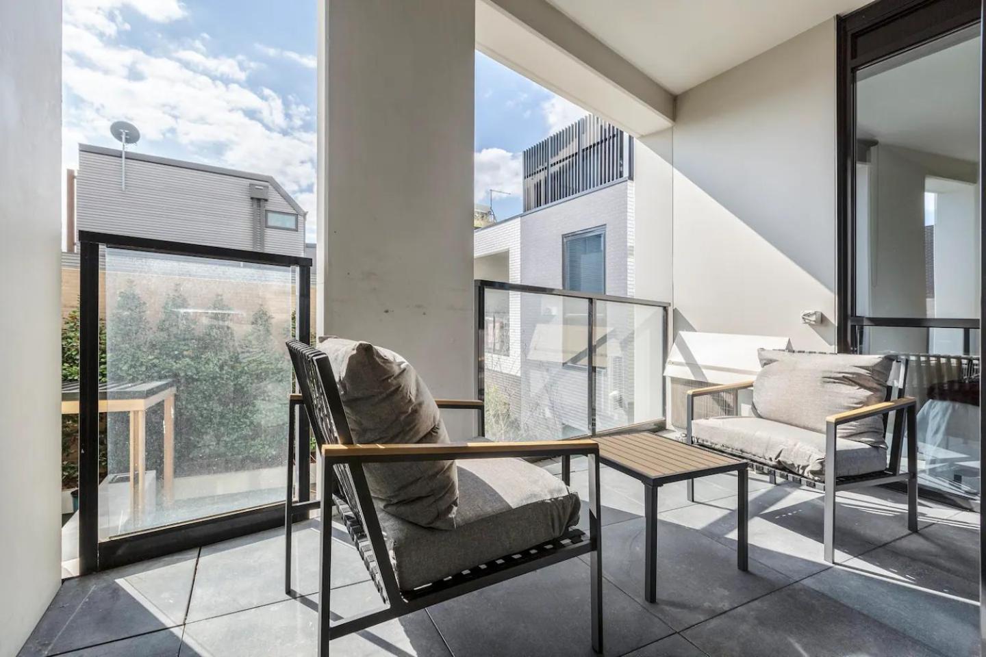 Apartment Industrial Glam In Melbourne's Coolest Suburb Melbourne