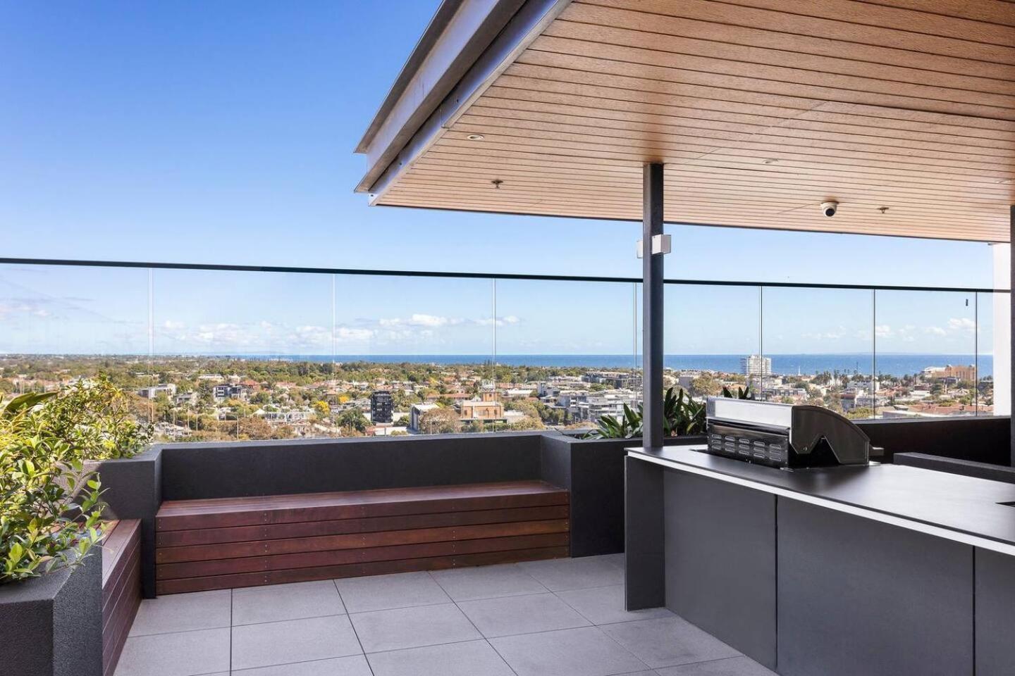 Sunlit & Sleek In Lively St Kilda * Melbourne