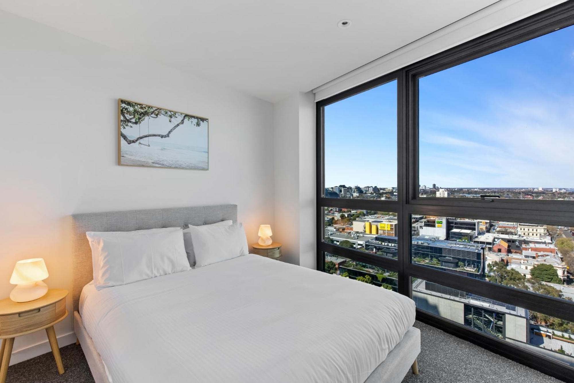 Stylish 1-bed With Pool Gym & Stunning Views *