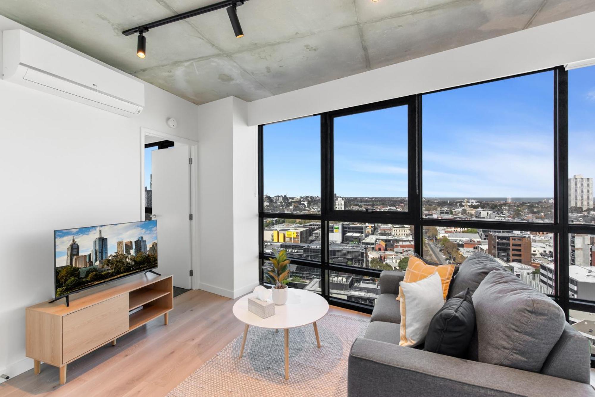 Apartment Stylish 1-bed With Pool Gym & Stunning Views *