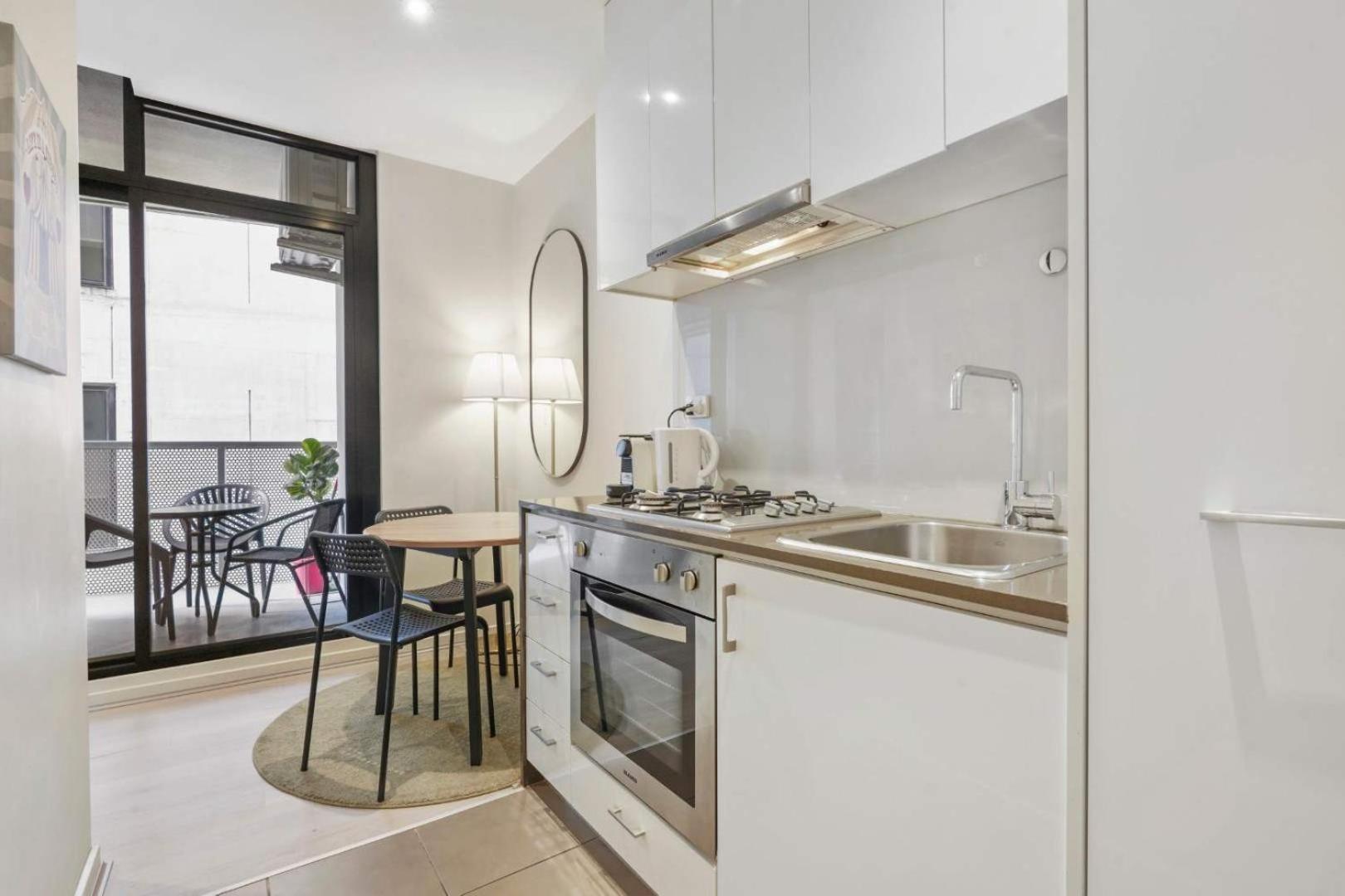 Cozy Central Travellers Escape Melbourne