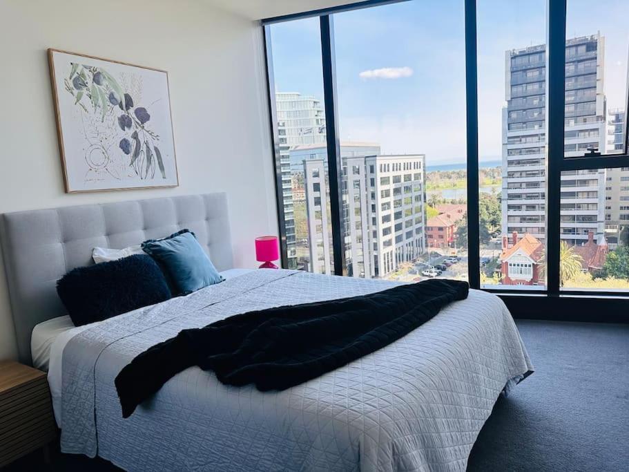 Royal Executive Living Grand Bayview Corporate Residency Melbourne