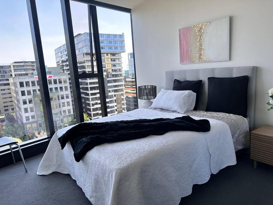 Royal Executive Living Grand Bayview Corporate Residency * Melbourne