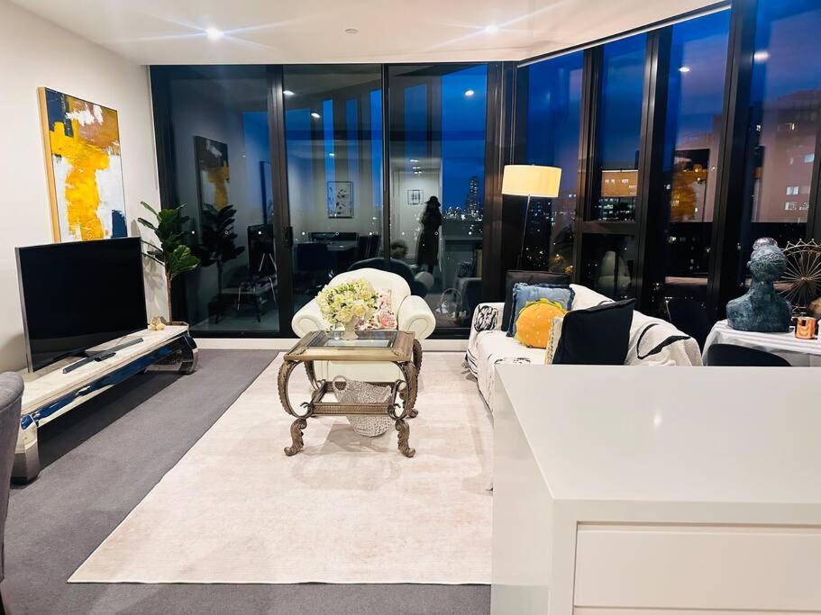 Royal Executive Living Grand Bayview Corporate Residency