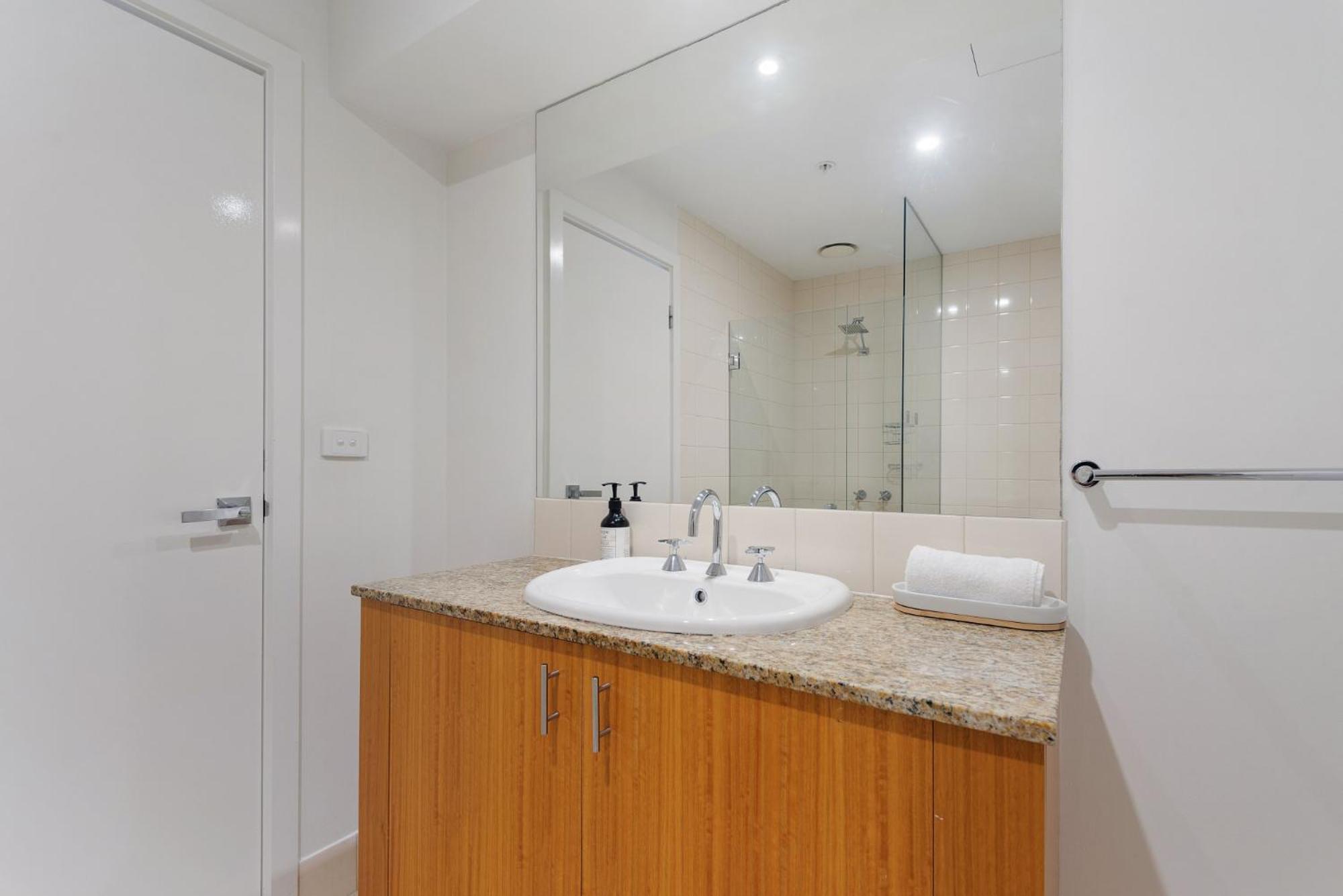 Unbeatable 2-bed In Centre Apartment