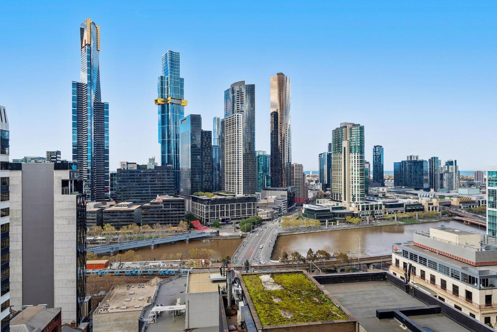 Unbeatable 2-bed In Centre Melbourne
