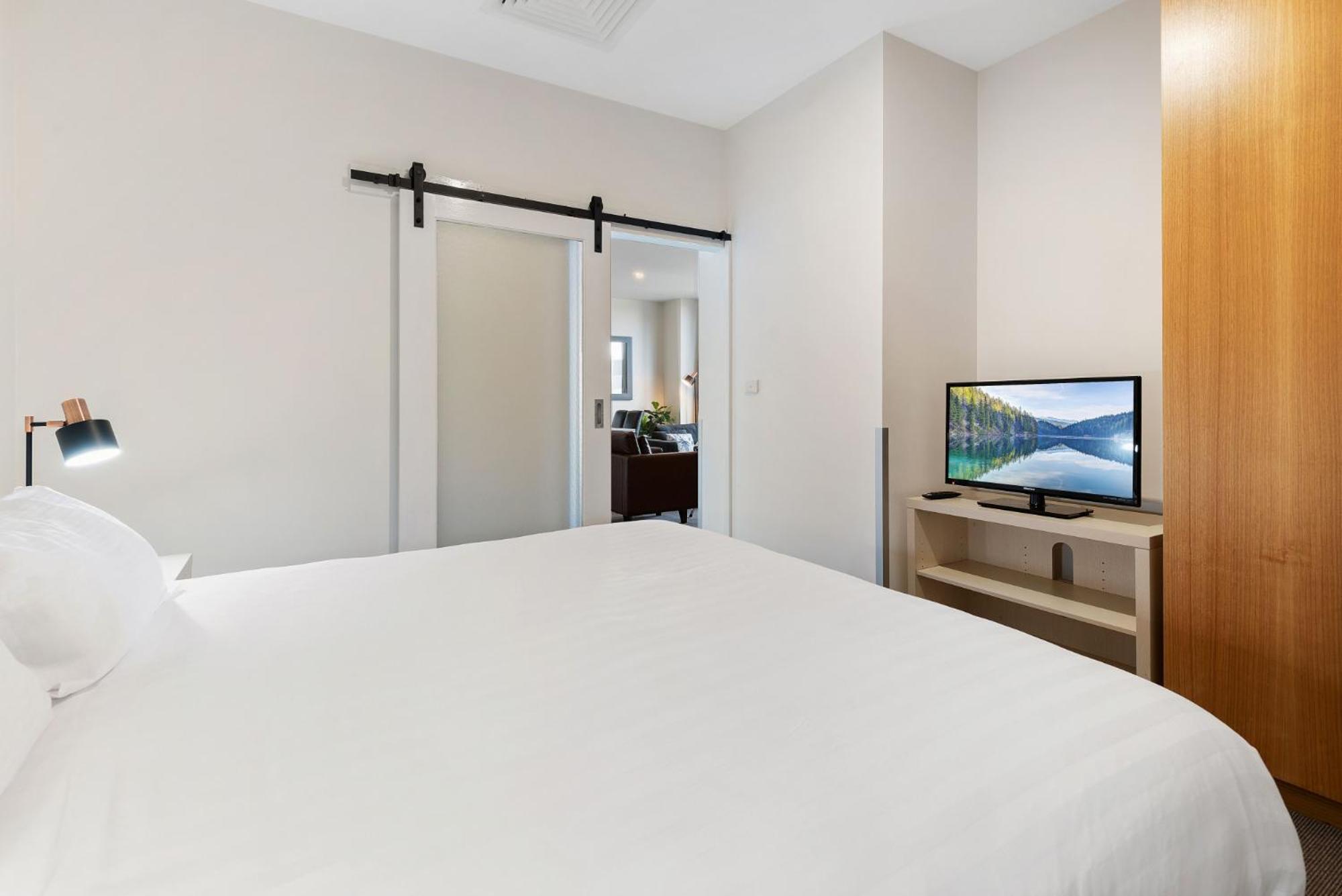 Unbeatable 2-bed In Centre Apartment *