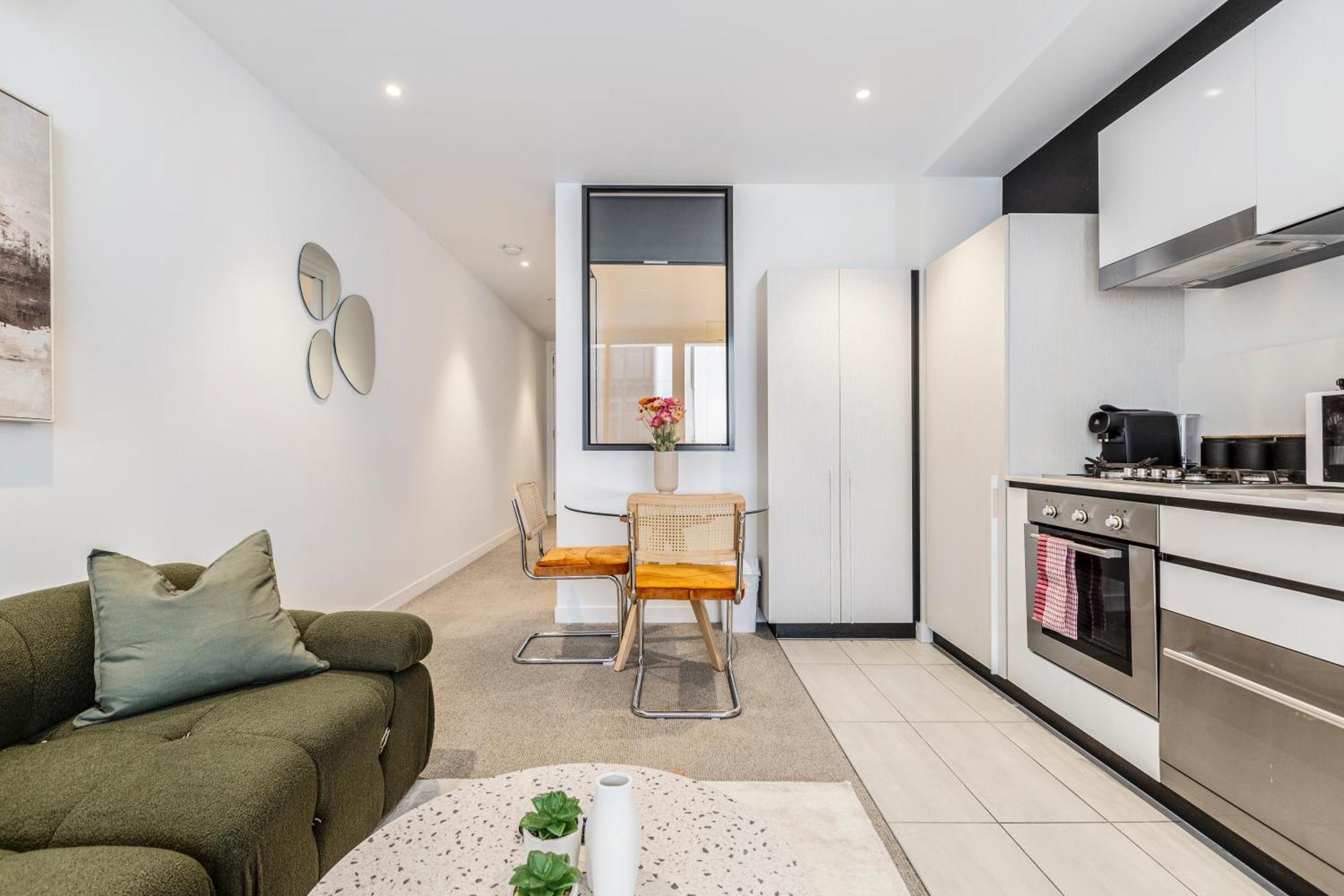 & Stylish In St Kilda W Ac, Wifi & Balcony Apartment *