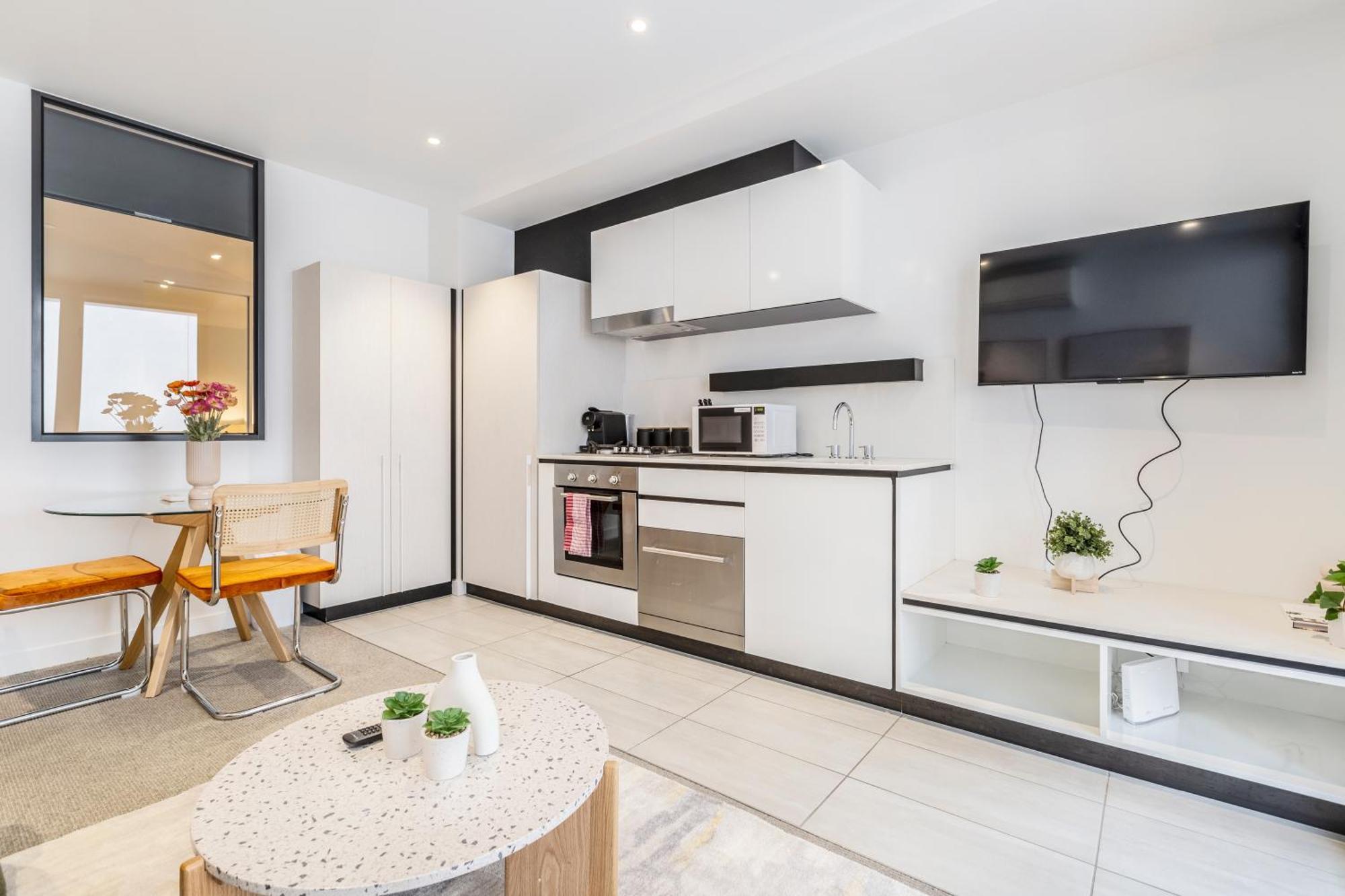 Apartment & Stylish In St Kilda W Ac, Wifi & Balcony
