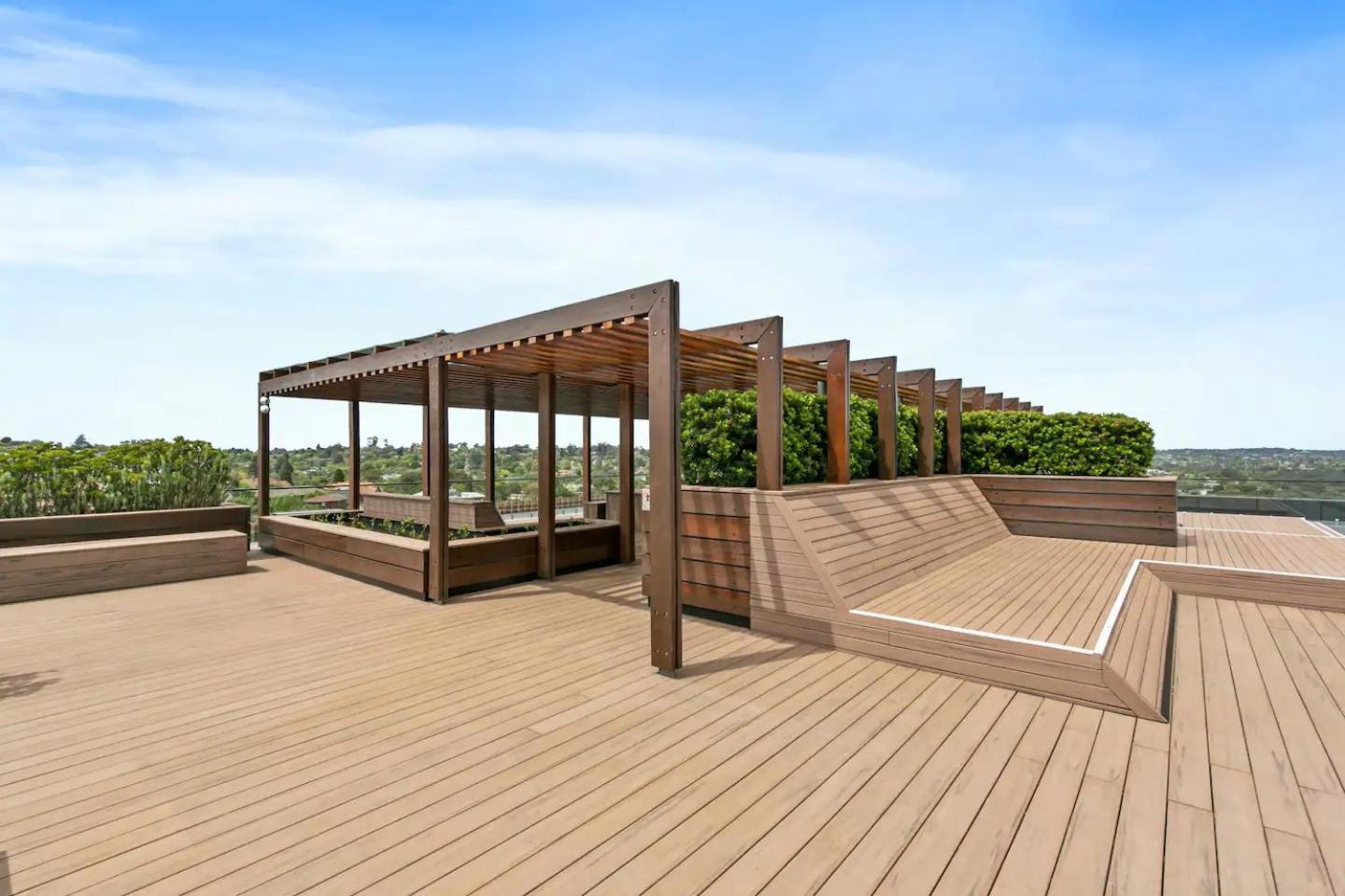 Charm Located In The Heart Of Ivanhoe