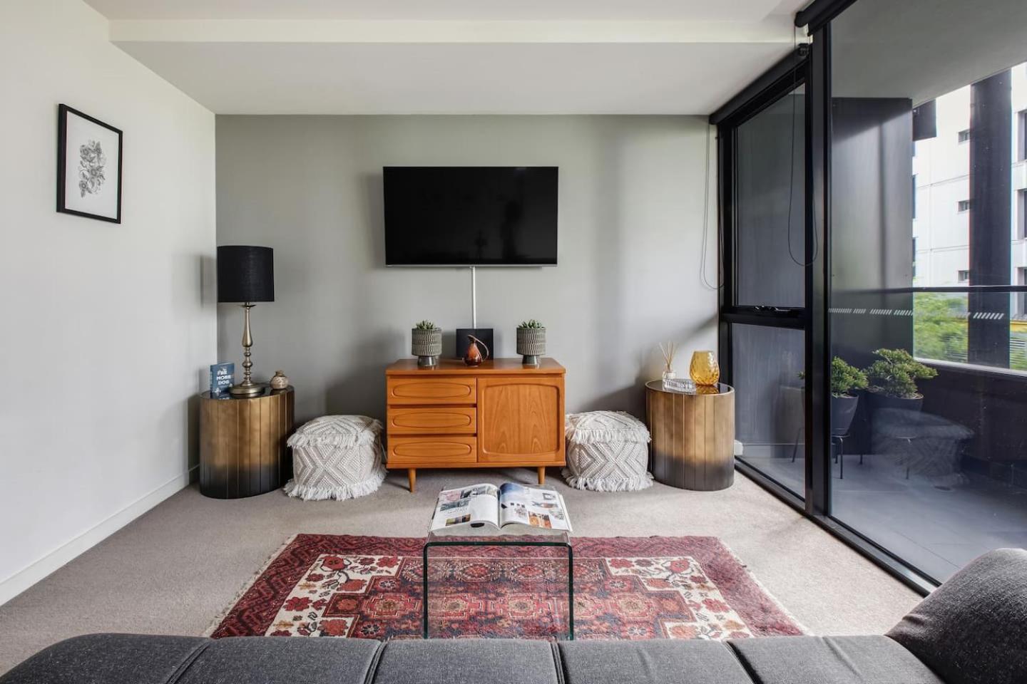Bourke St Beckons - A Cosy Inner-city Locale Apartment Melbourne