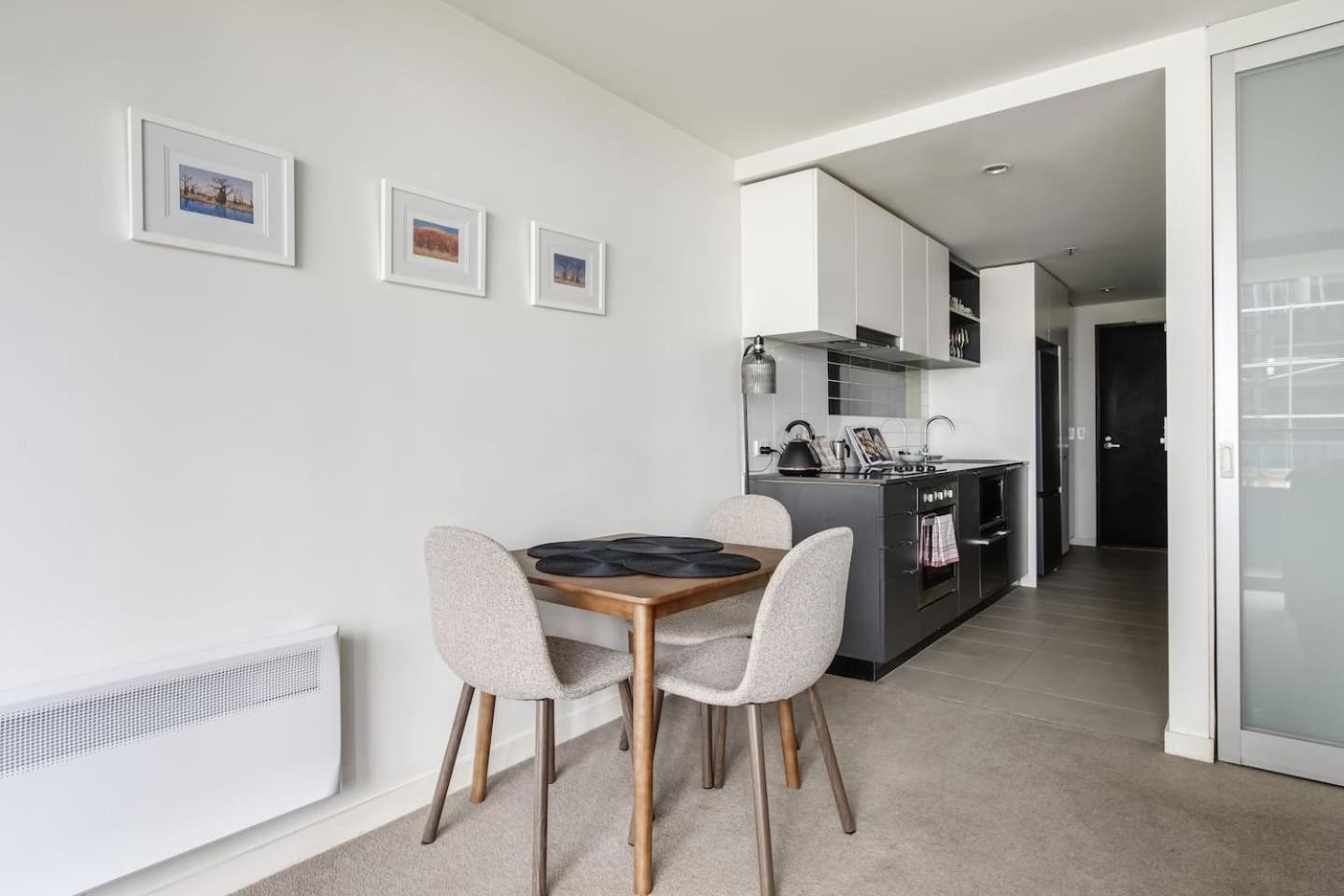 Bourke St Beckons - A Cosy Inner-city Locale * Melbourne
