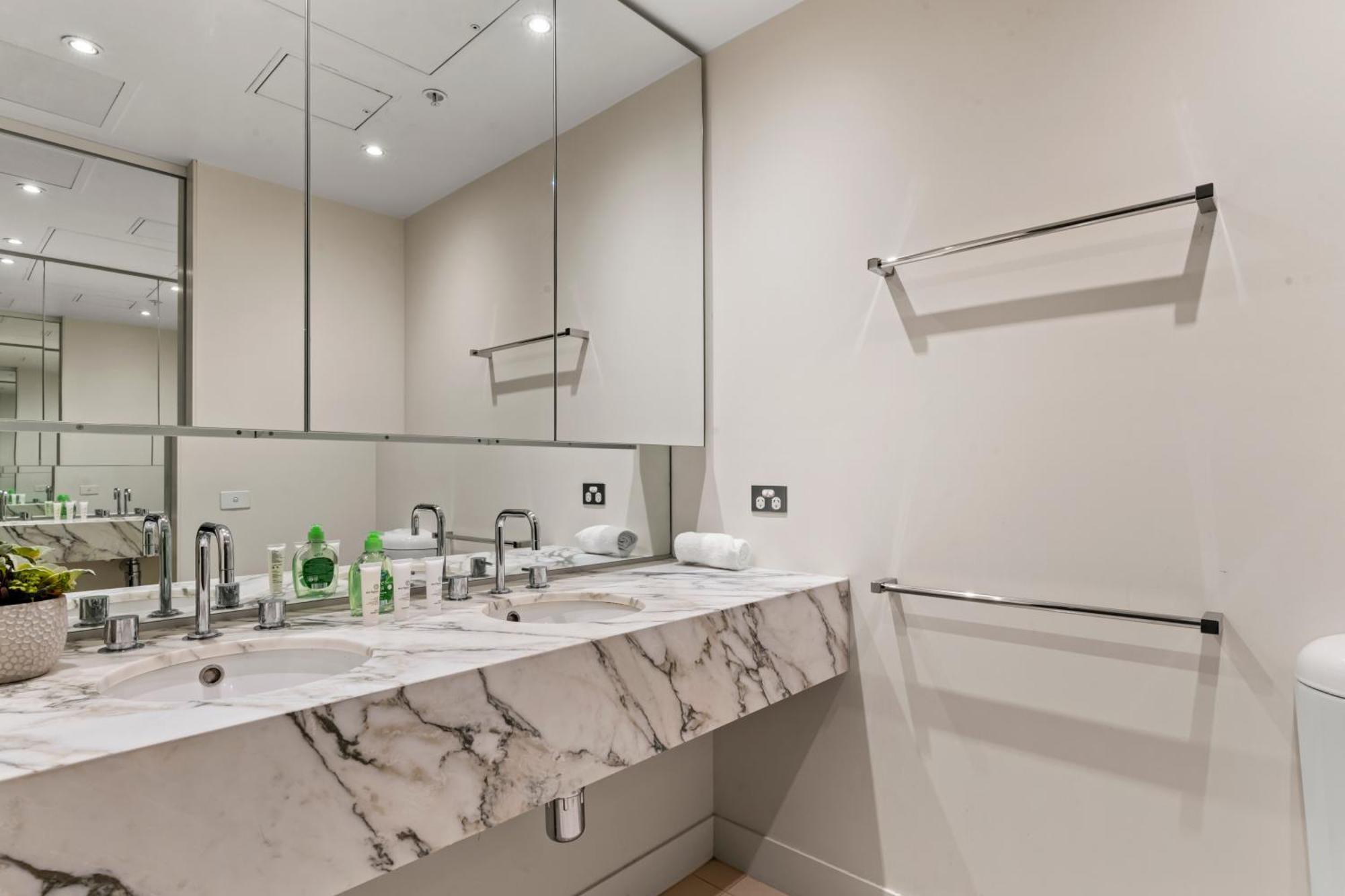 Apartment Modern Nomads Waterfront Southbank Sanctuary By The Yarra River