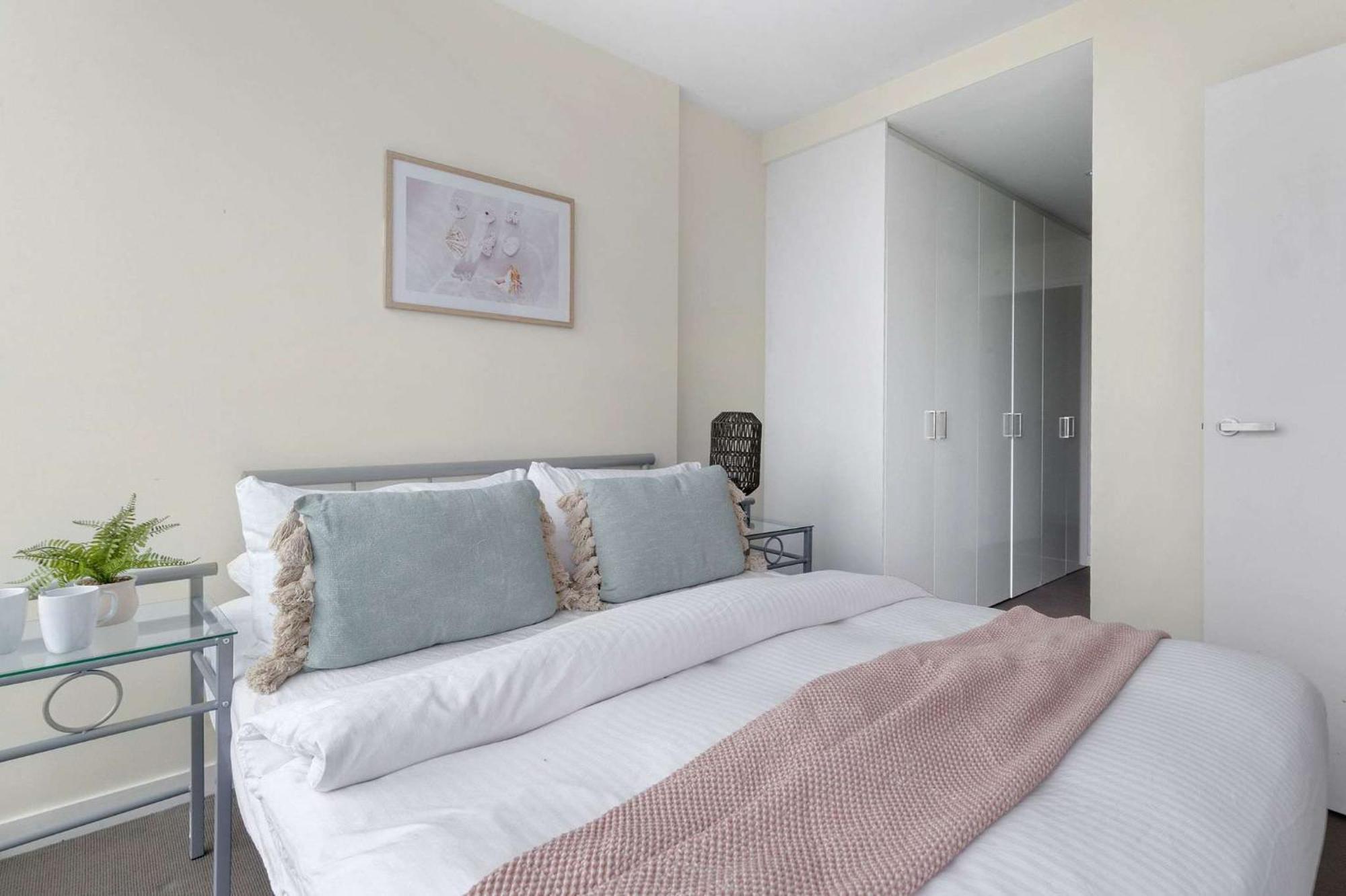 Southern Cross Gem, Modern With Harbour Views *