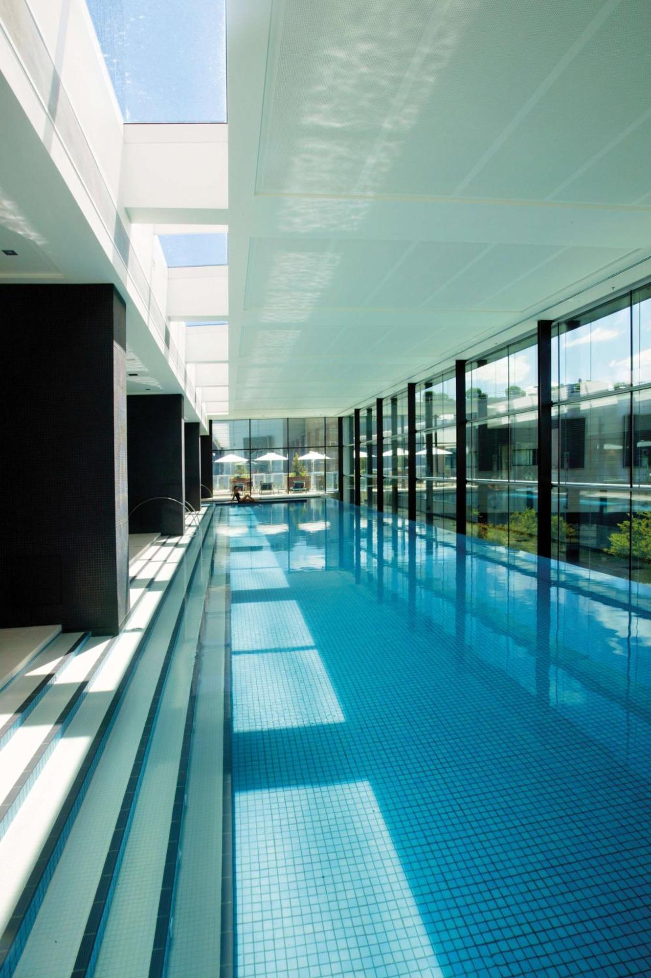 Crown Promenade Hotel 4*