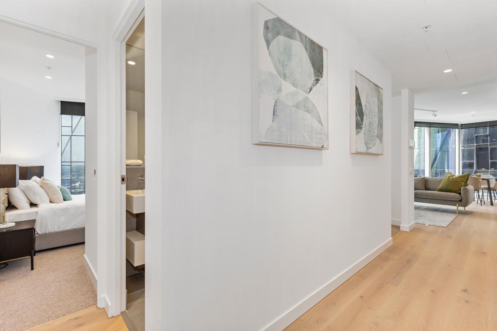 Brand New Cbd Area Lvl 59 W Views! * Melbourne