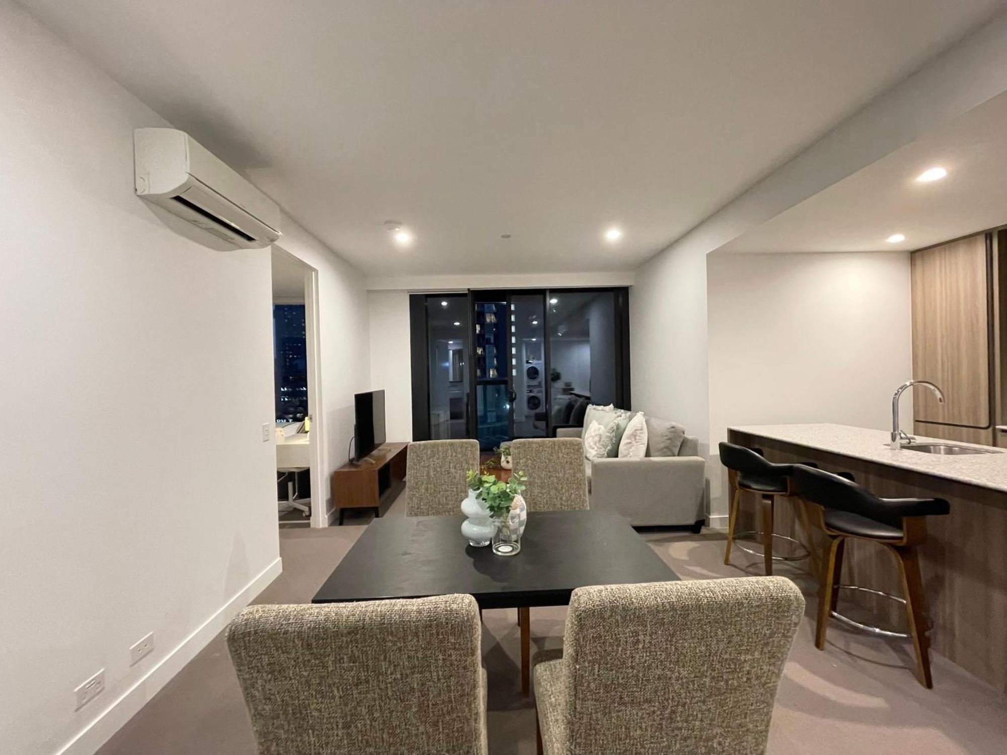 Mega Style Swanston Apartment *