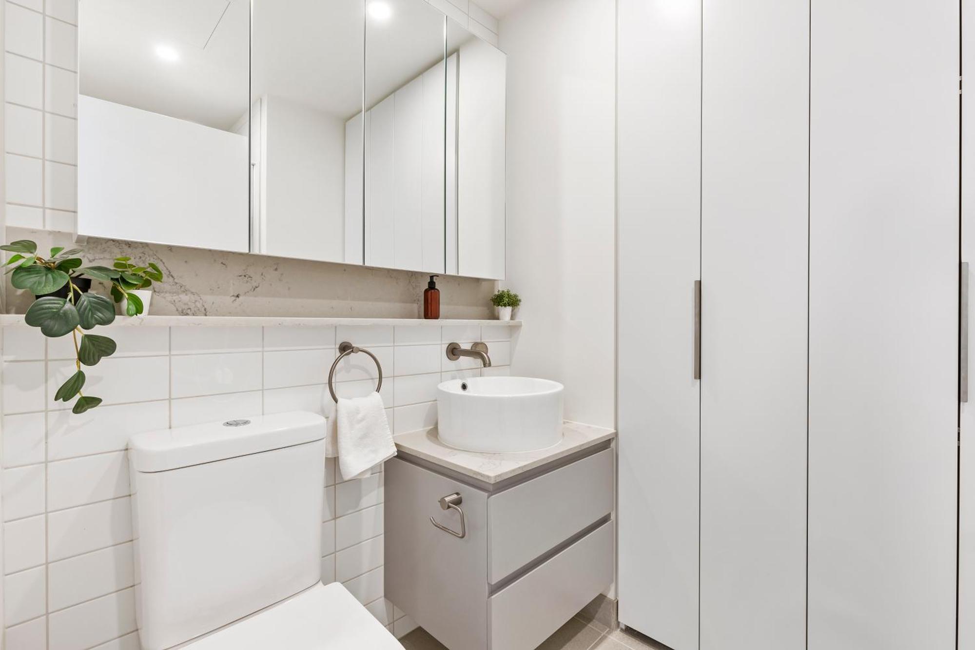 Apartment Spacious & Bright Near Major Hospital Precinct Melbourne