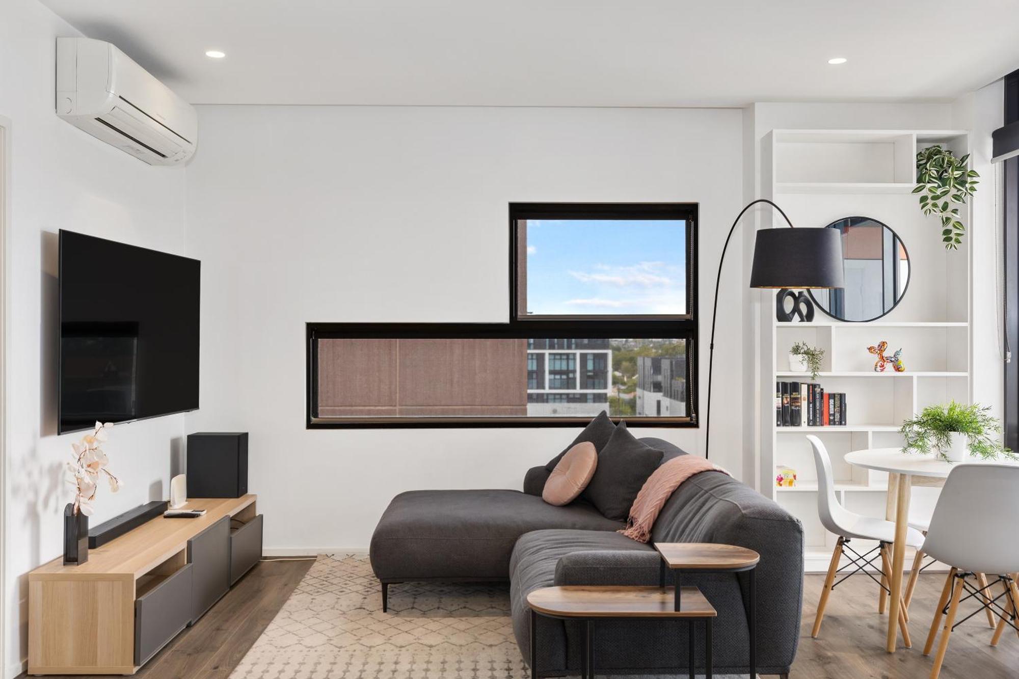 Apartment Stunning Views W Balcony & Study Desk! Melbourne