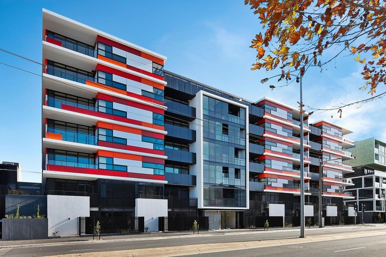 Stunning Views W Balcony & Study Desk! * Melbourne