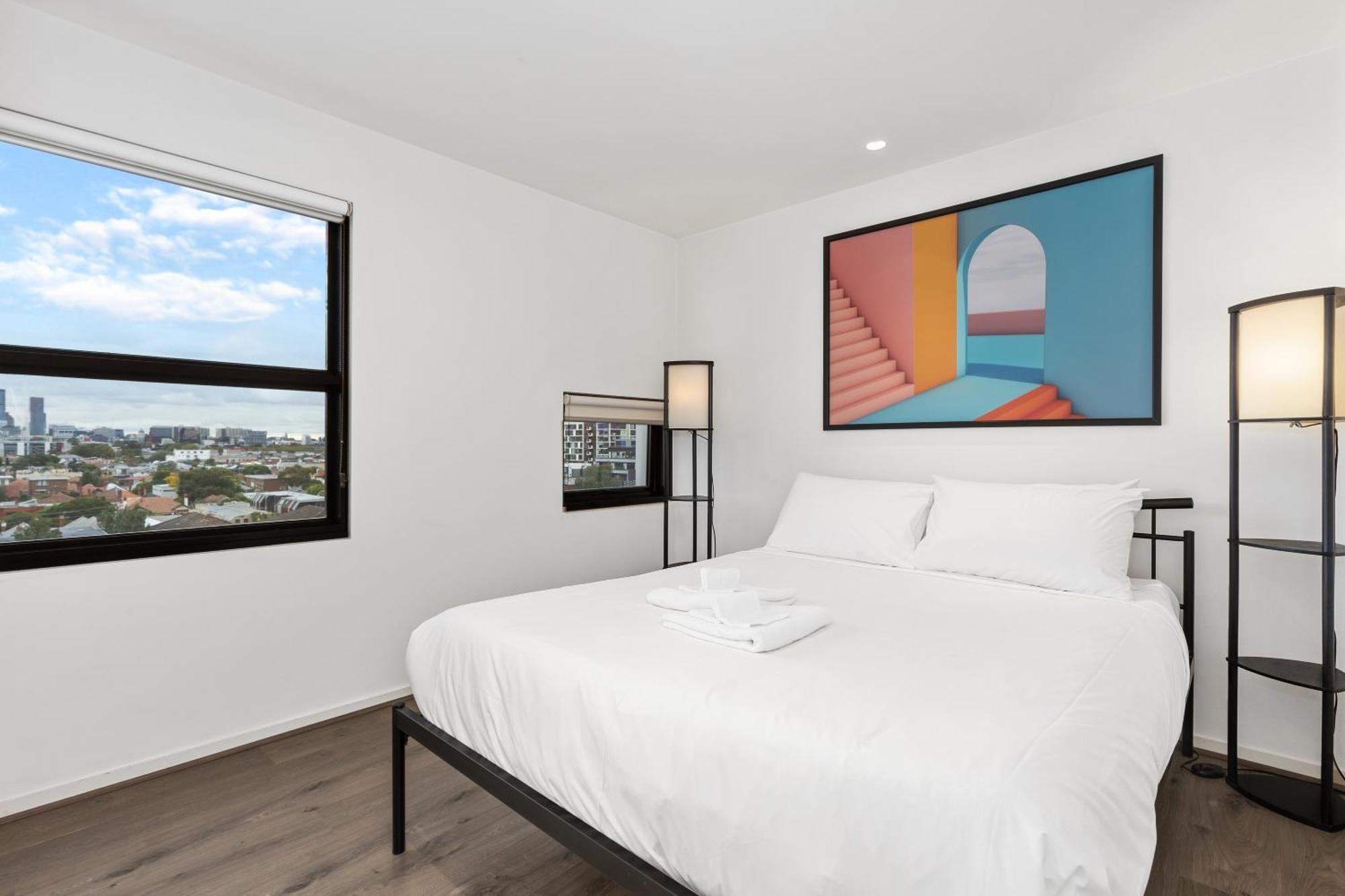 Stunning Views W Balcony & Study Desk! * Melbourne