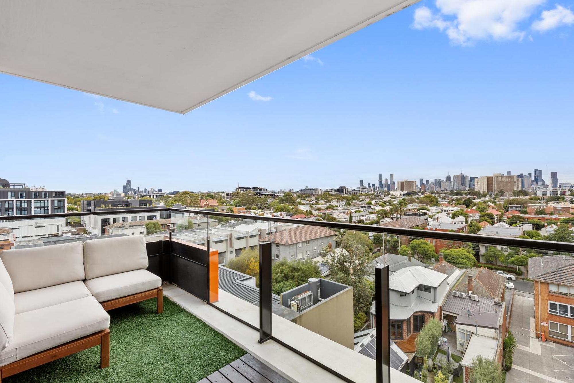 Stunning Views W Balcony & Study Desk! * Melbourne