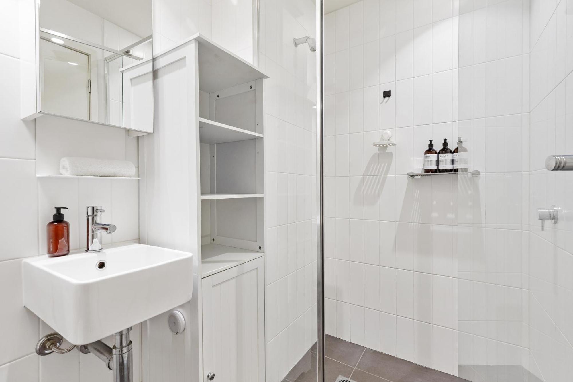 Stunning Views W Balcony & Study Desk! Apartment Melbourne
