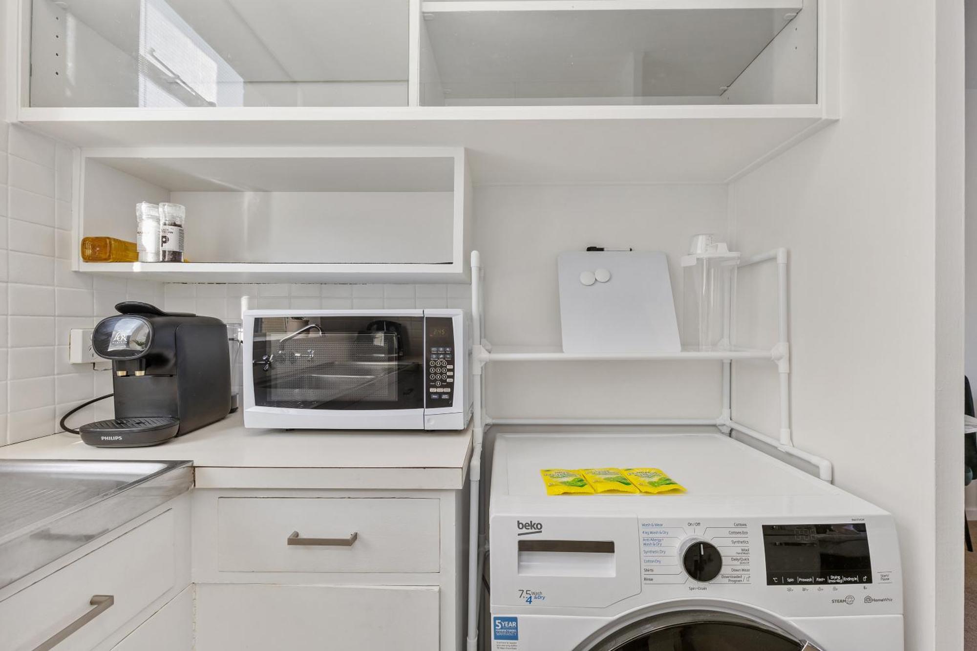 Stylish 1br Near Mcg And Rod Laver Arena W Parking * Melbourne