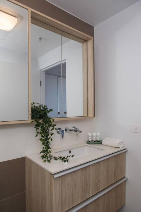 Apartment Lux Sky High Beachside Haven By Ready Set Host Melbourne