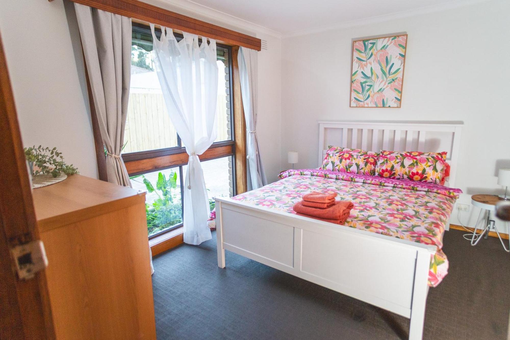 Apartment Next To Train Station! Cbd 12 Km! Melbourne