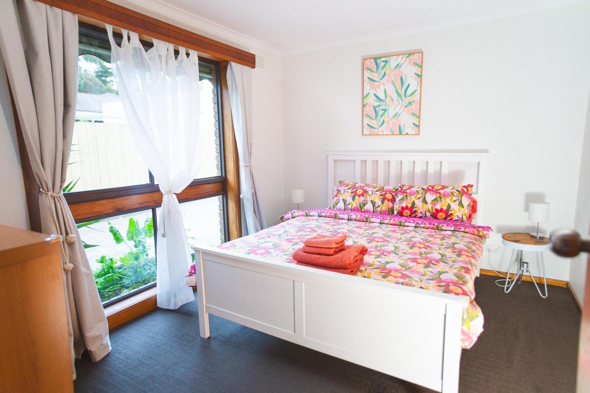 Next To Train Station! Cbd 12 Km! *