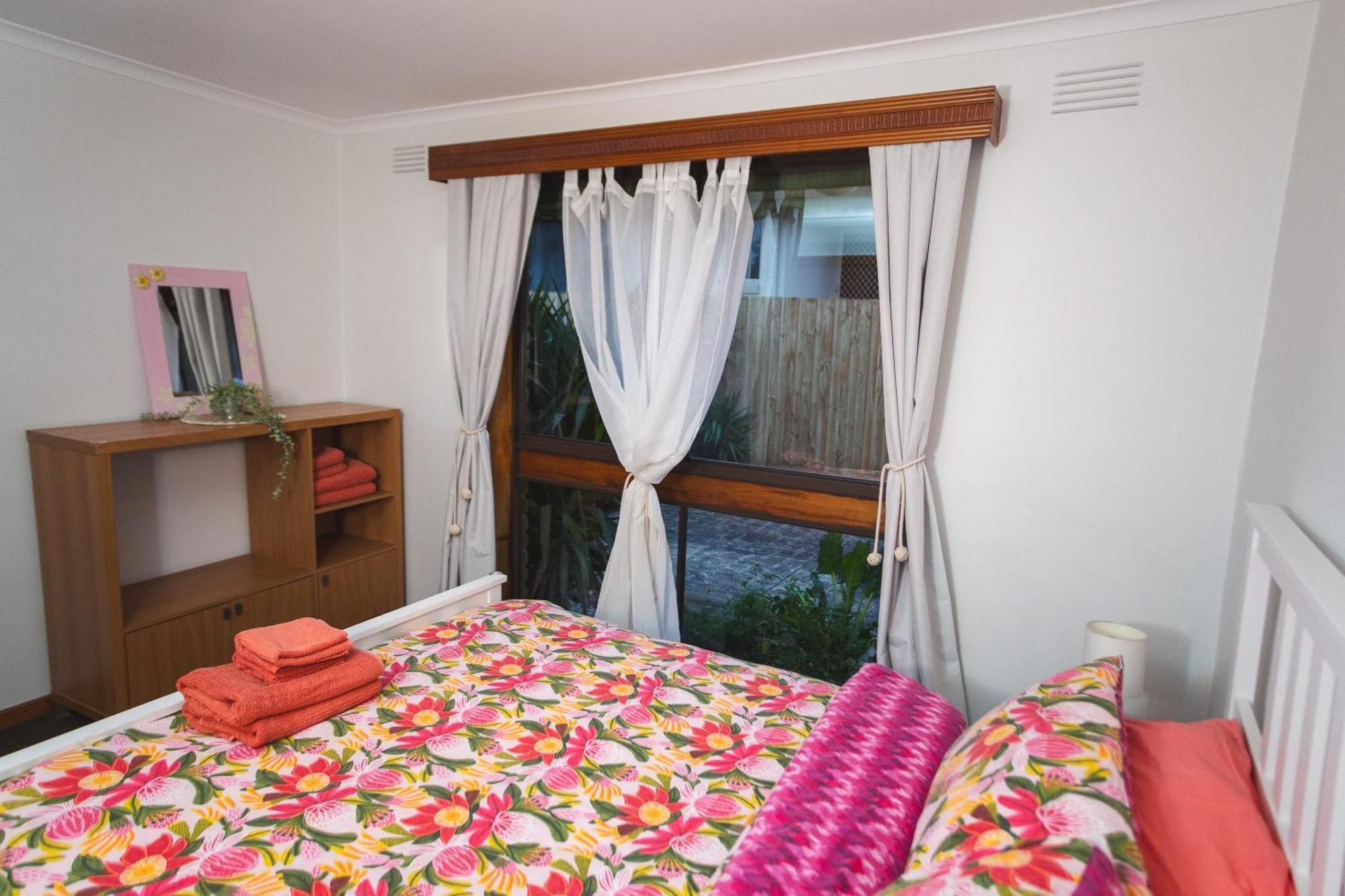 Next To Train Station! Cbd 12 Km! *
