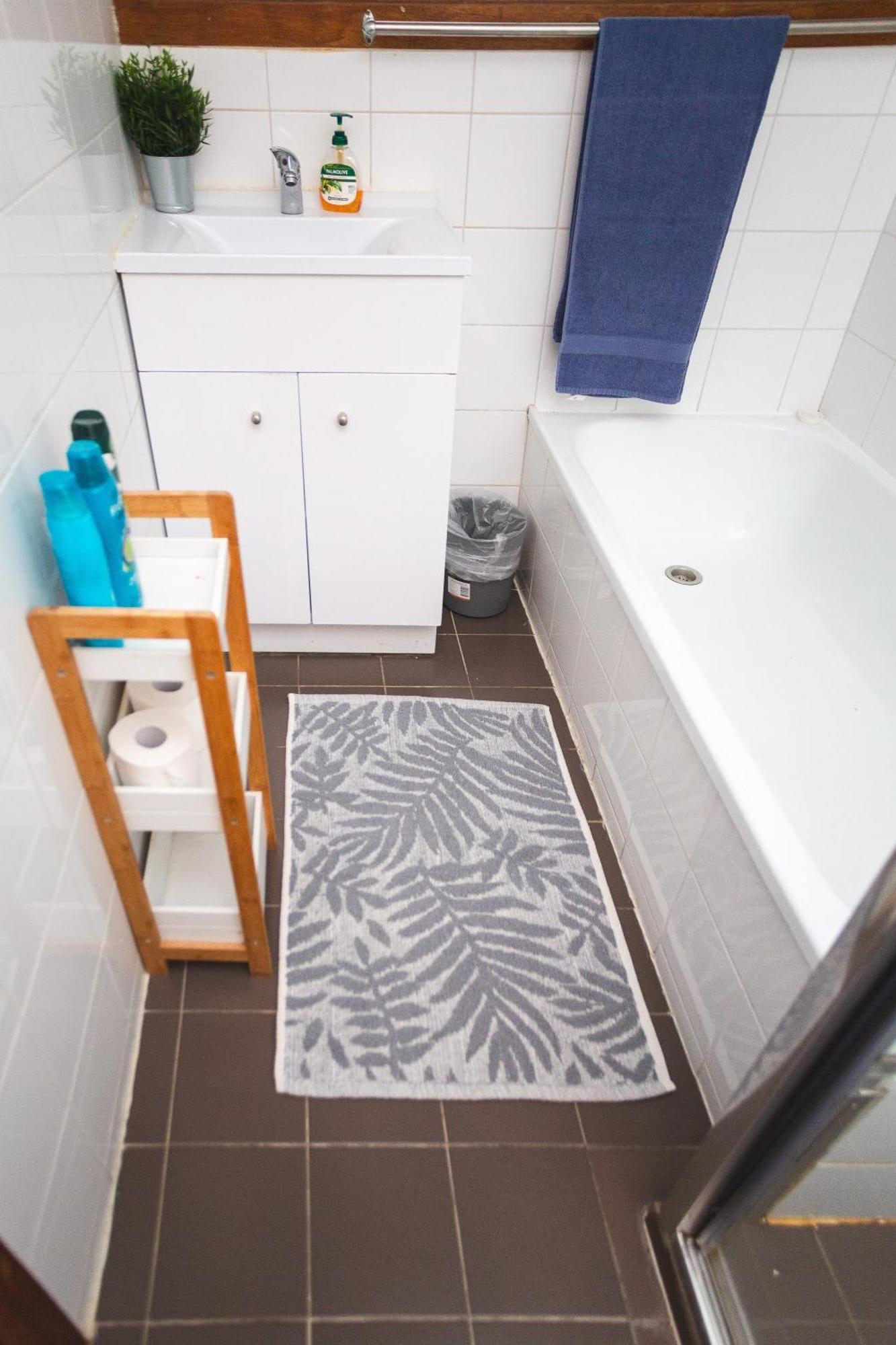 Next To Train Station! Cbd 12 Km! Melbourne