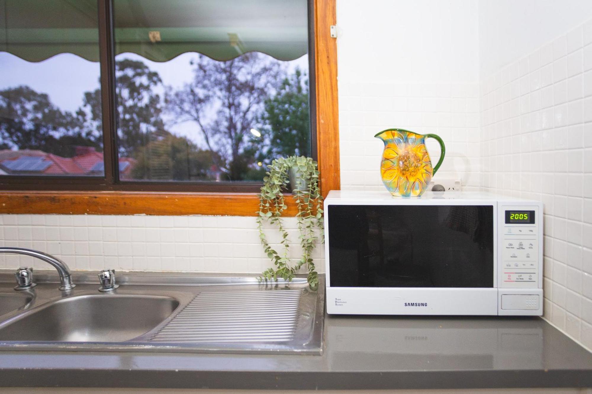 Next To Train Station! Cbd 12 Km! * Melbourne