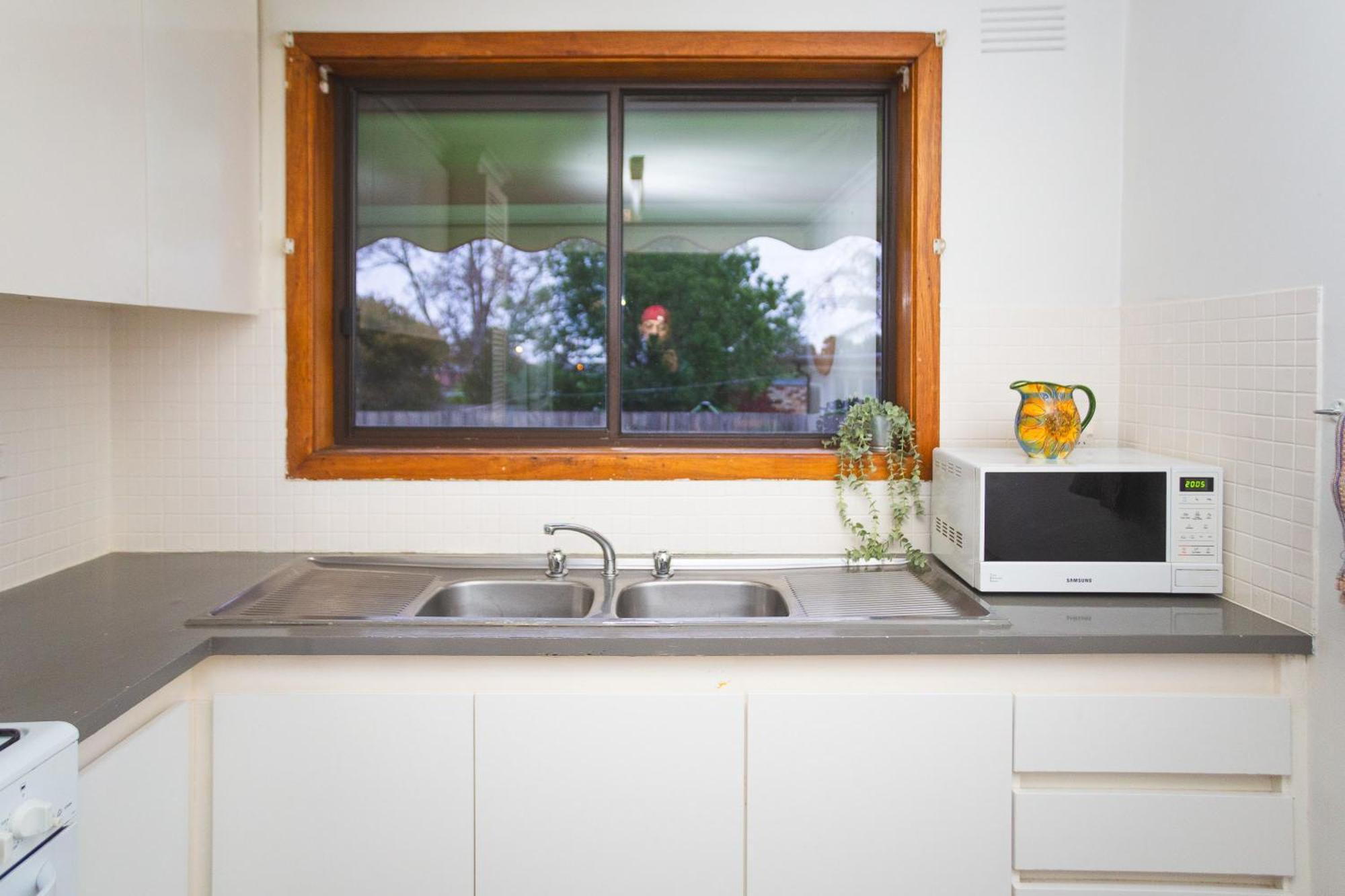 Apartment Next To Train Station! Cbd 12 Km!