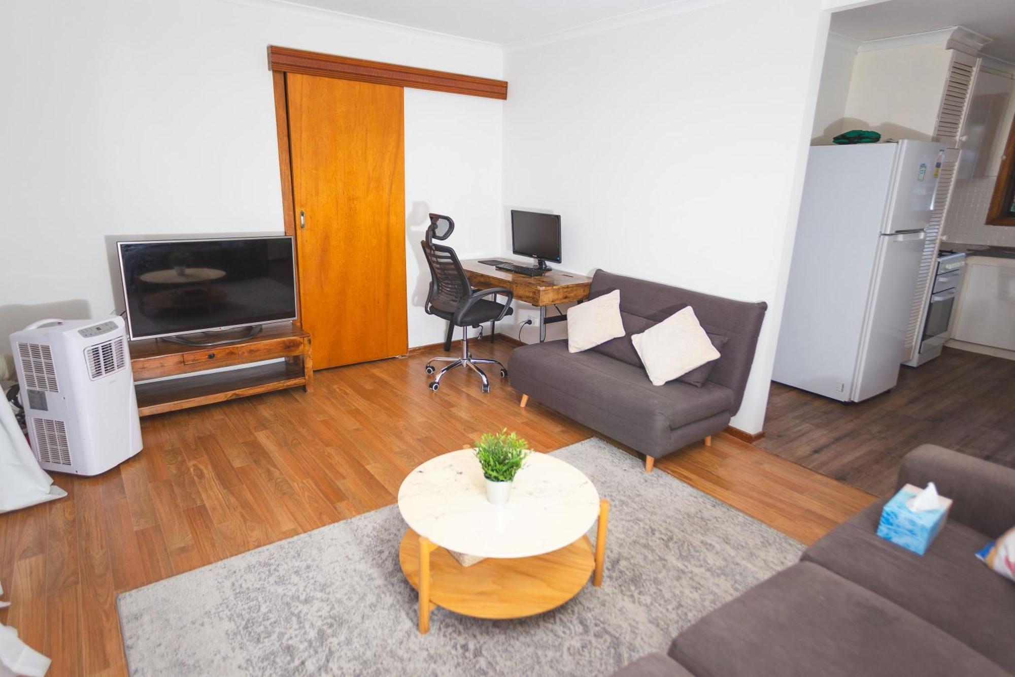 Next To Train Station! Cbd 12 Km!