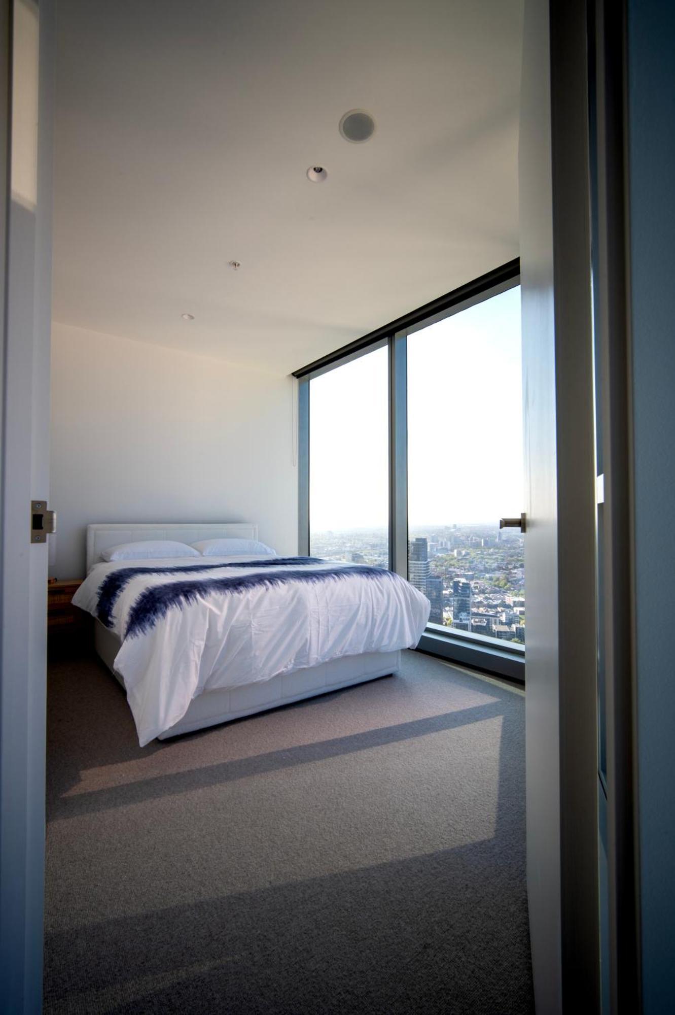 A Lux 2br Next To Southern Cross Views Melbourne