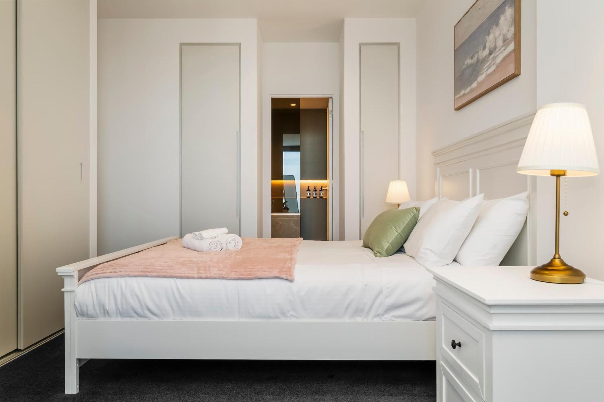 Breathtaking And Bay Views Location Apartment Melbourne