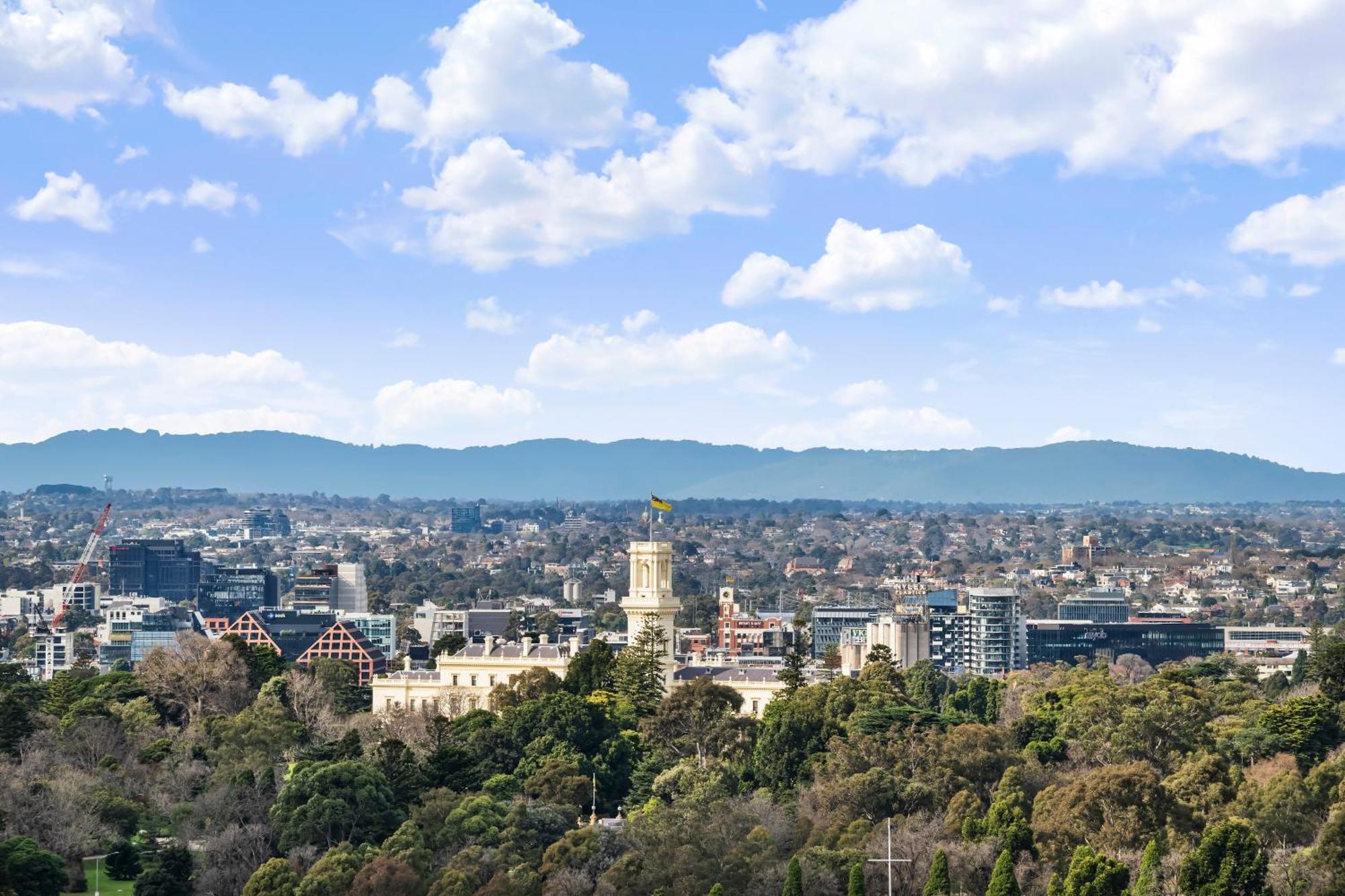 Apartment Charming 2br With Parkland And Mountain Views Melbourne