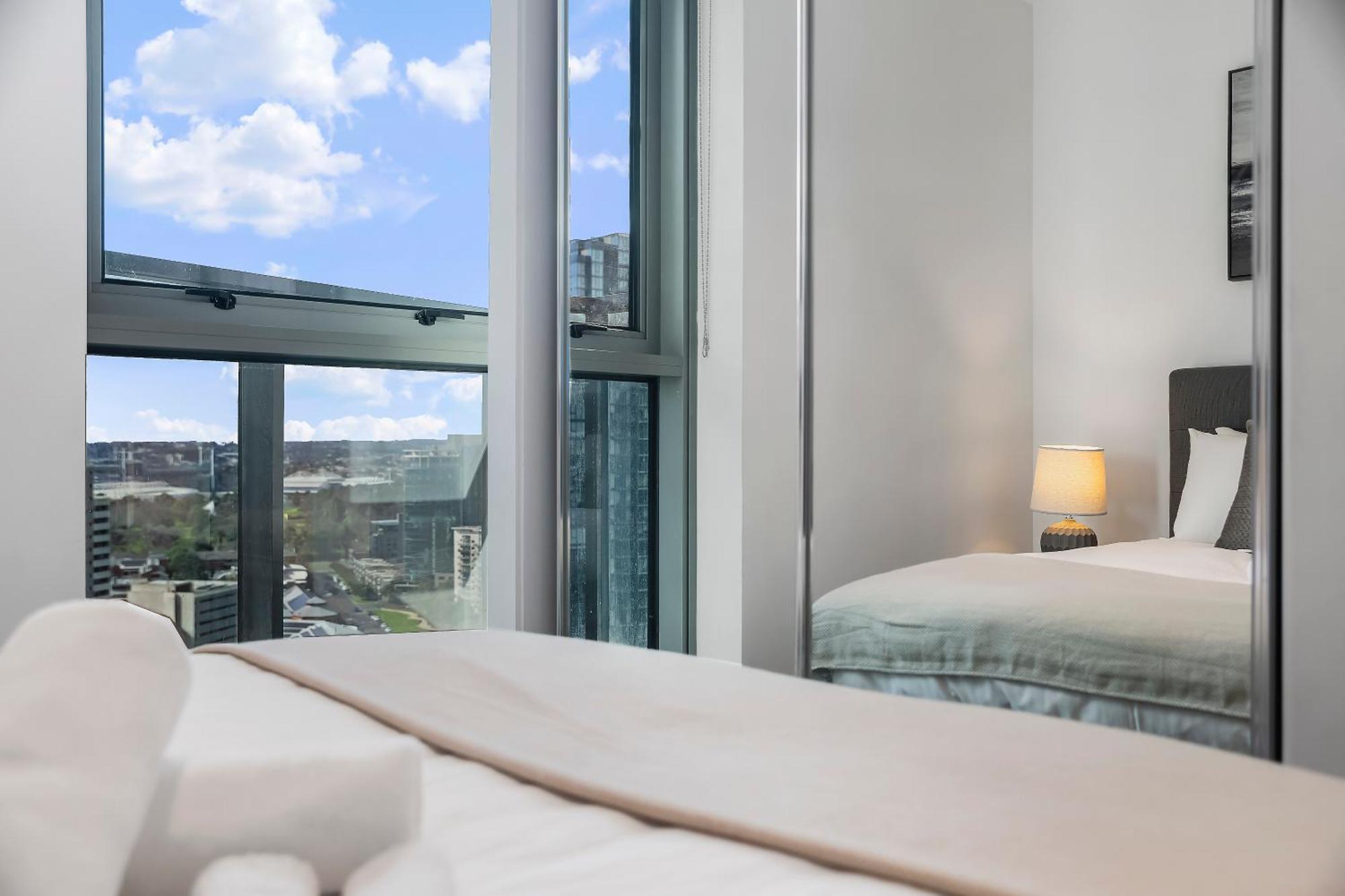 Charming 2br With Parkland And Mountain Views Melbourne