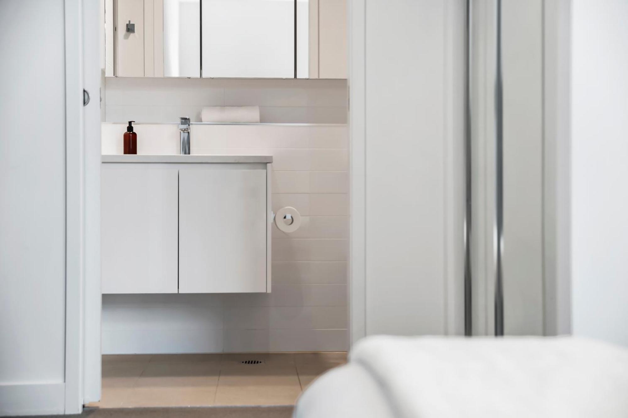 Charming 2br With Parkland And Mountain Views Melbourne