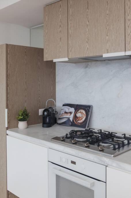 Breathtaking Views - Spacious 2br Ensuite In Heart Of Cbd