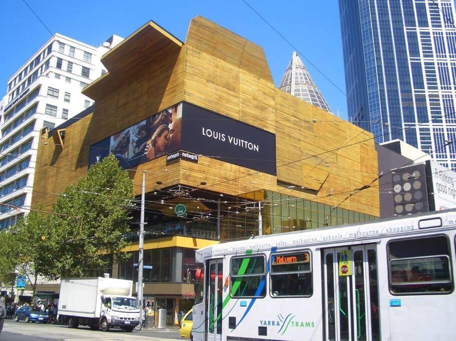 Breathtaking Views - Spacious 2br Ensuite In Heart Of Cbd Melbourne