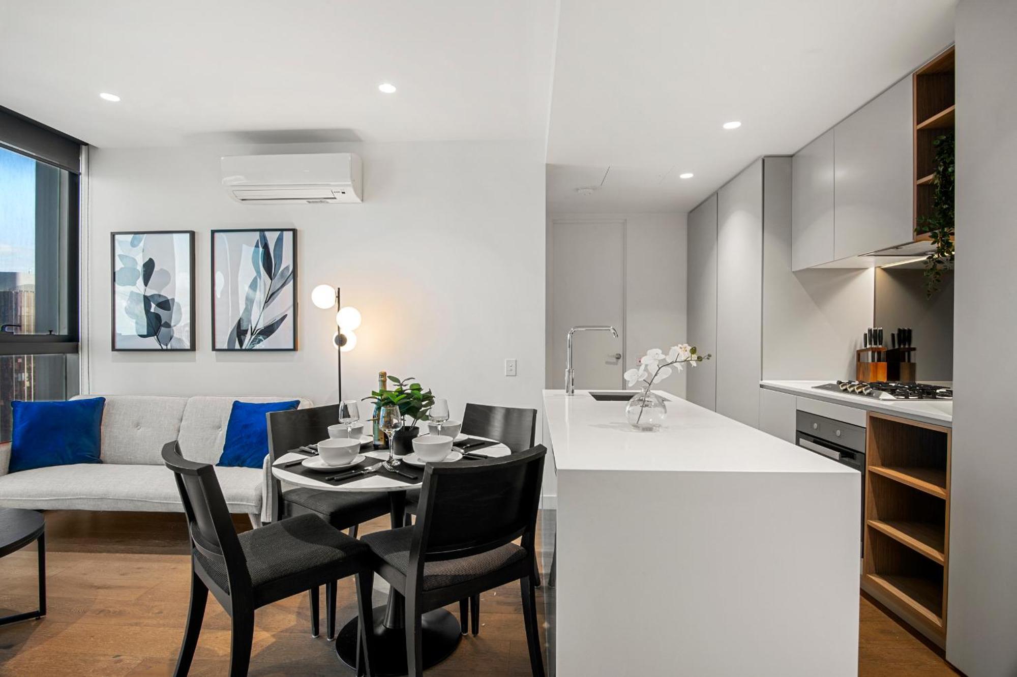Apartment Stunning 2br In Melb Cbd With Pool And Gym Melbourne