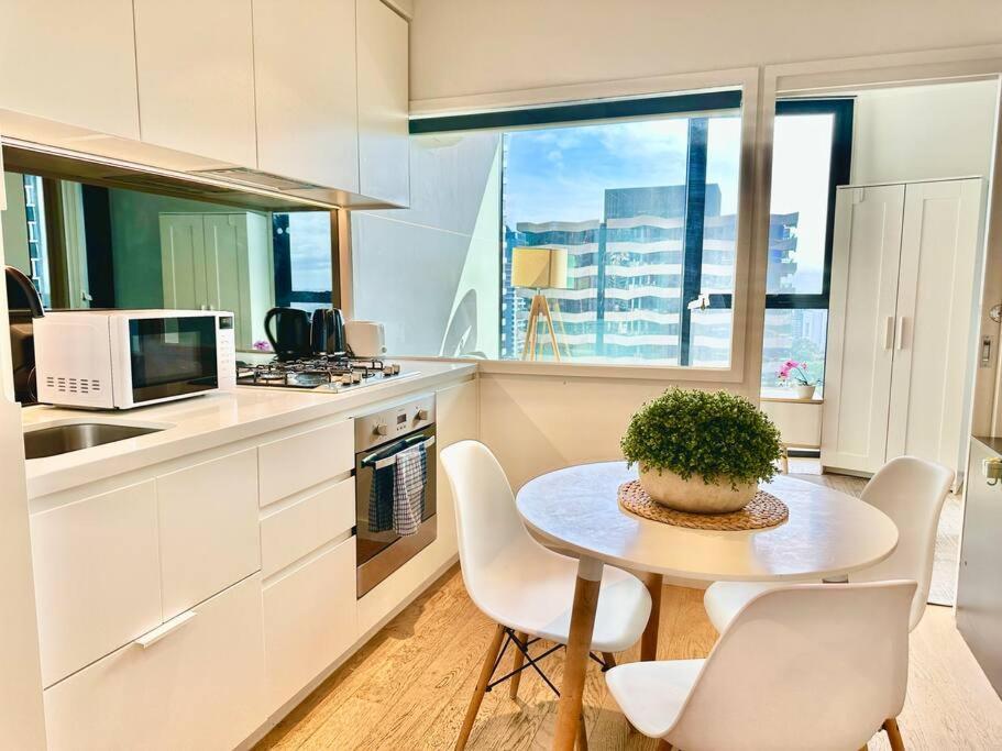 Skyview Retreat At Lighthouse Apartment Melbourne