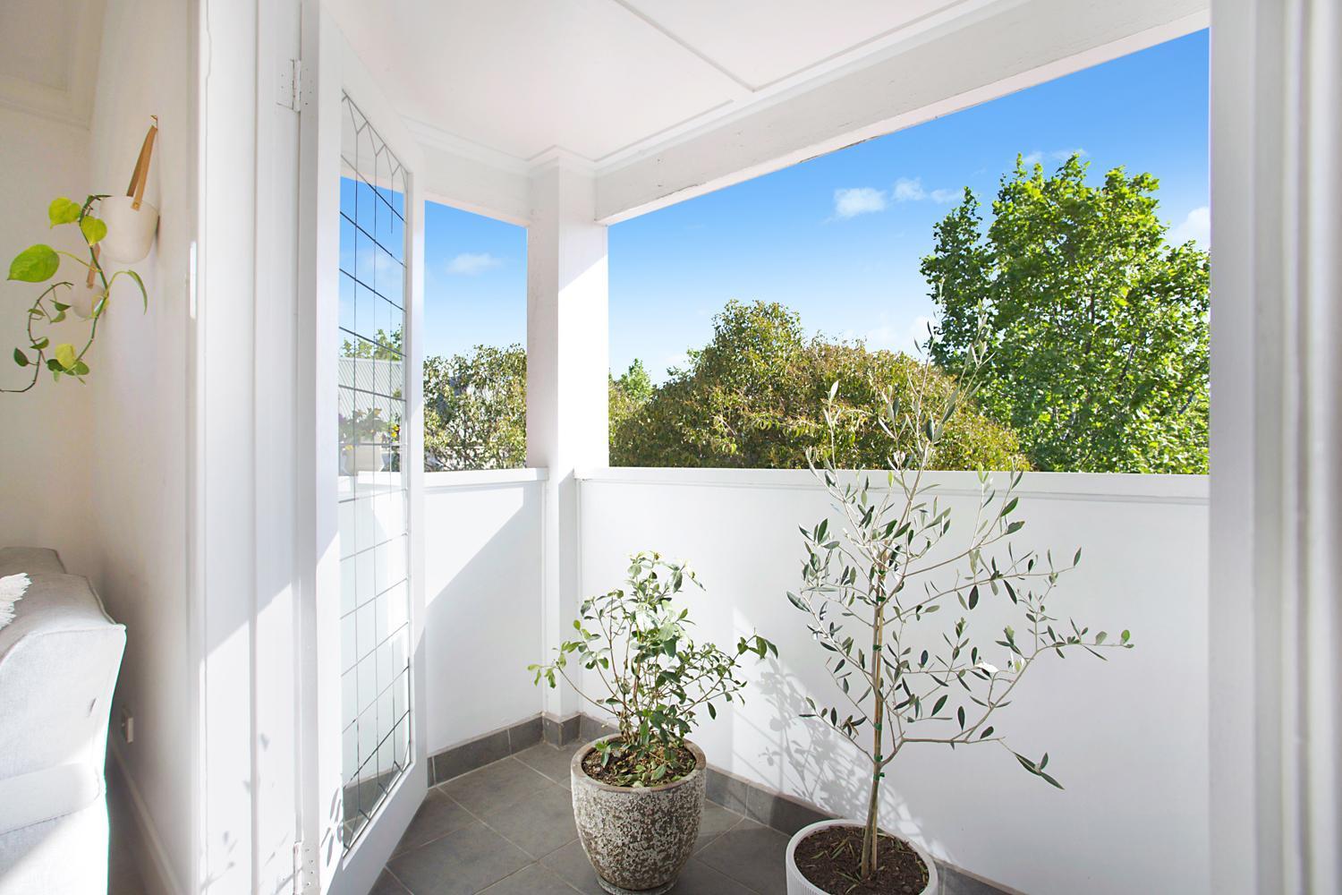 Chic Elwood Escape By Ready Set